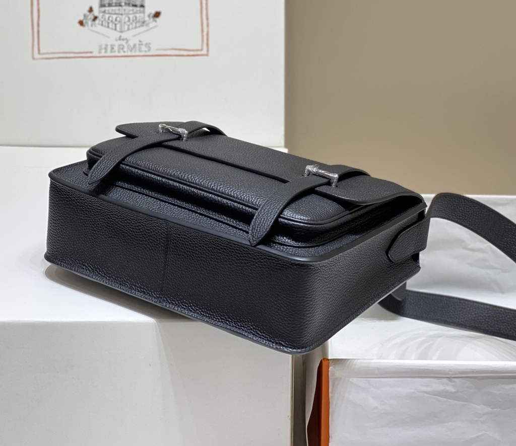 Hermès Steven Messenger Bag Togo leather Silver hardware 30cm Black