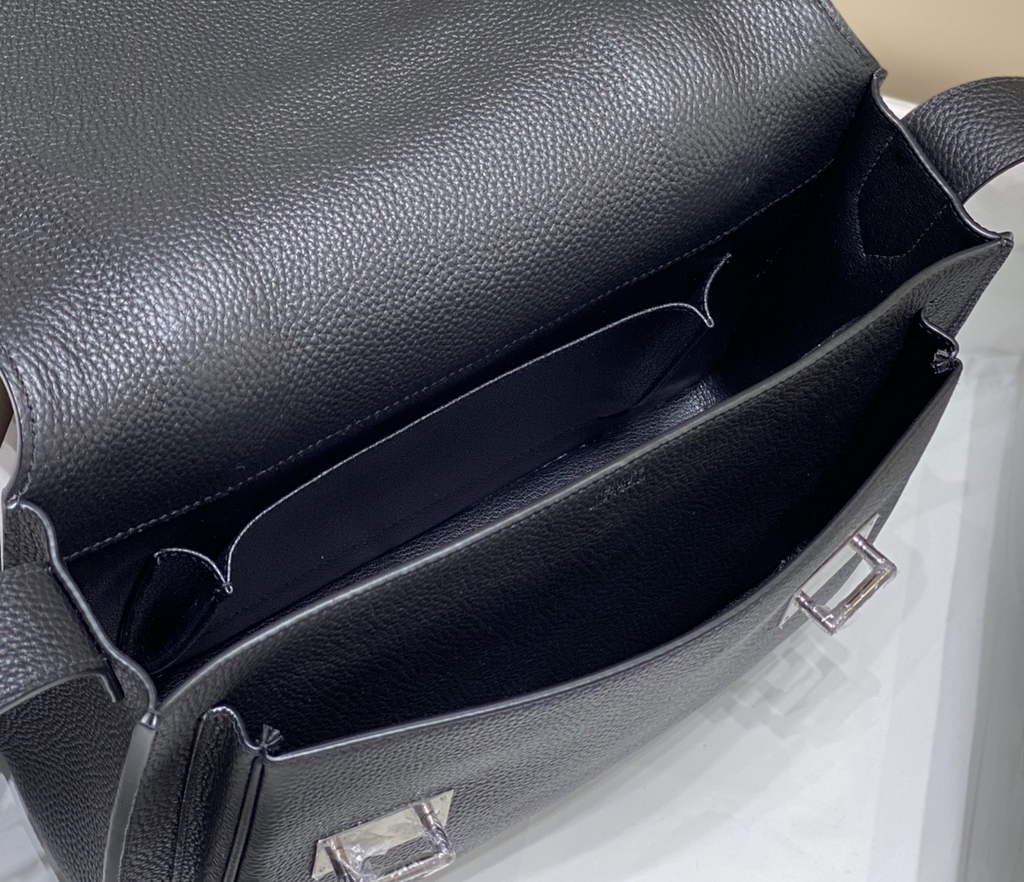 Hermès Steven Messenger Bag Togo leather Silver hardware 30cm Black