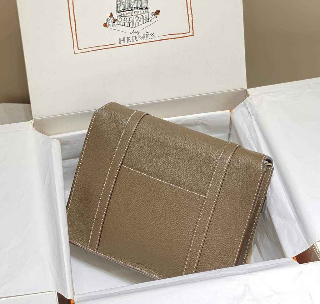Hermès Steven Messenger Bag Togo leather Silver hardware 30cm Gray