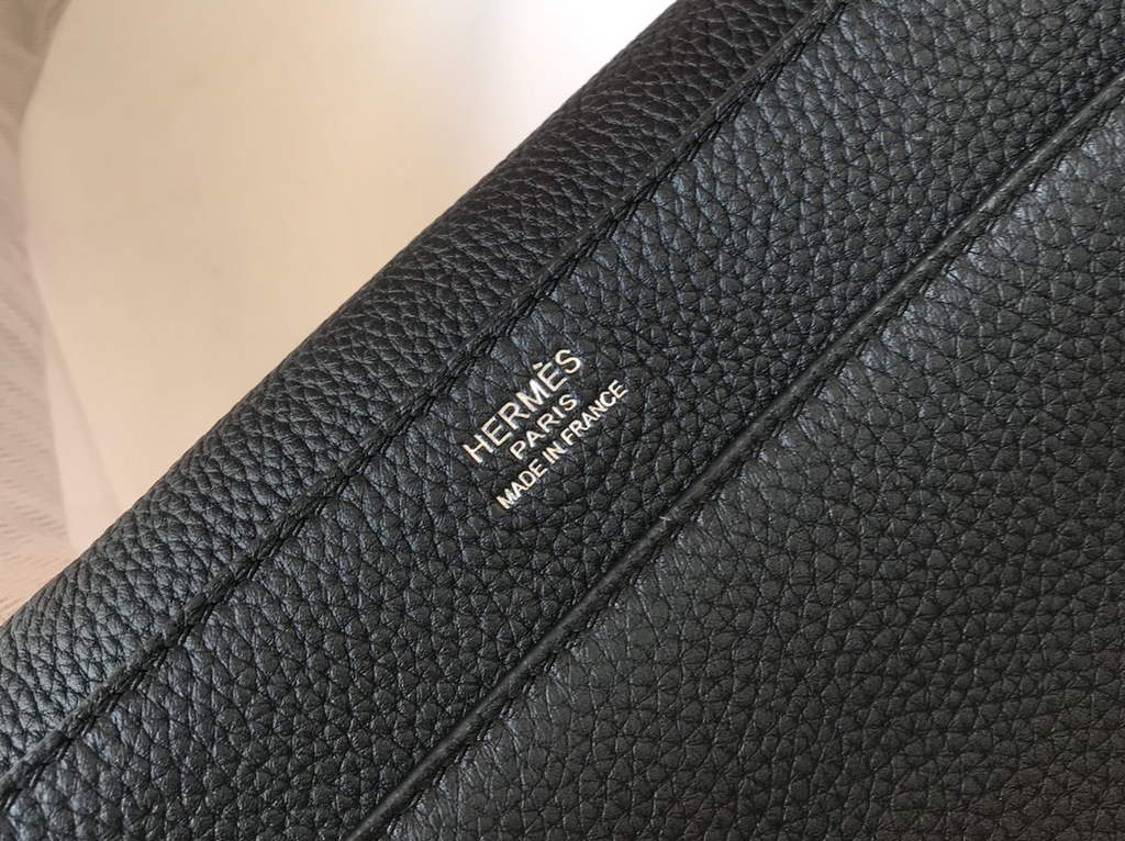 Hermès Steven Messenger Bag Togo leather Silver hardware 34cm Black