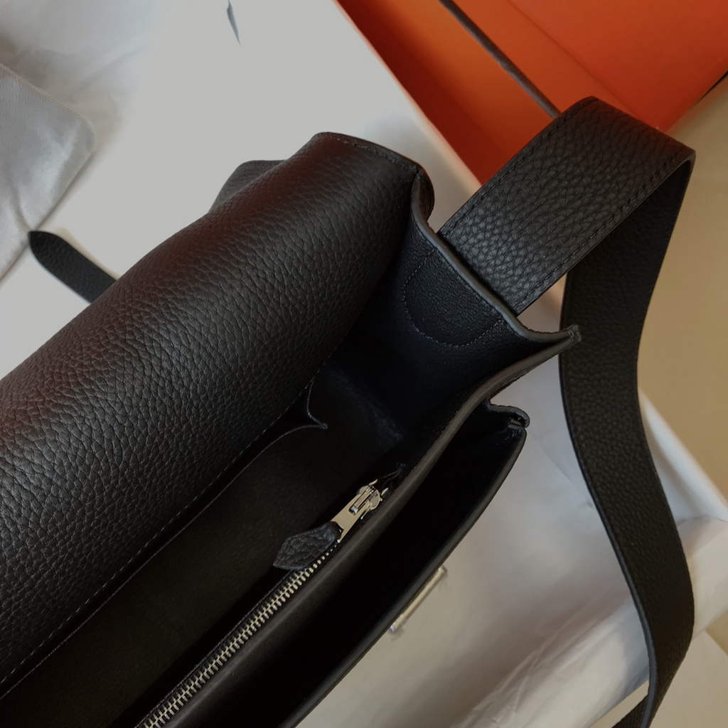 Hermès Steven Messenger Bag Togo leather Silver hardware 34cm Black