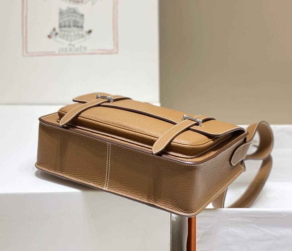 Hermès Steven Messenger Bag Togo leather Silver hardware 34cm Light Brown