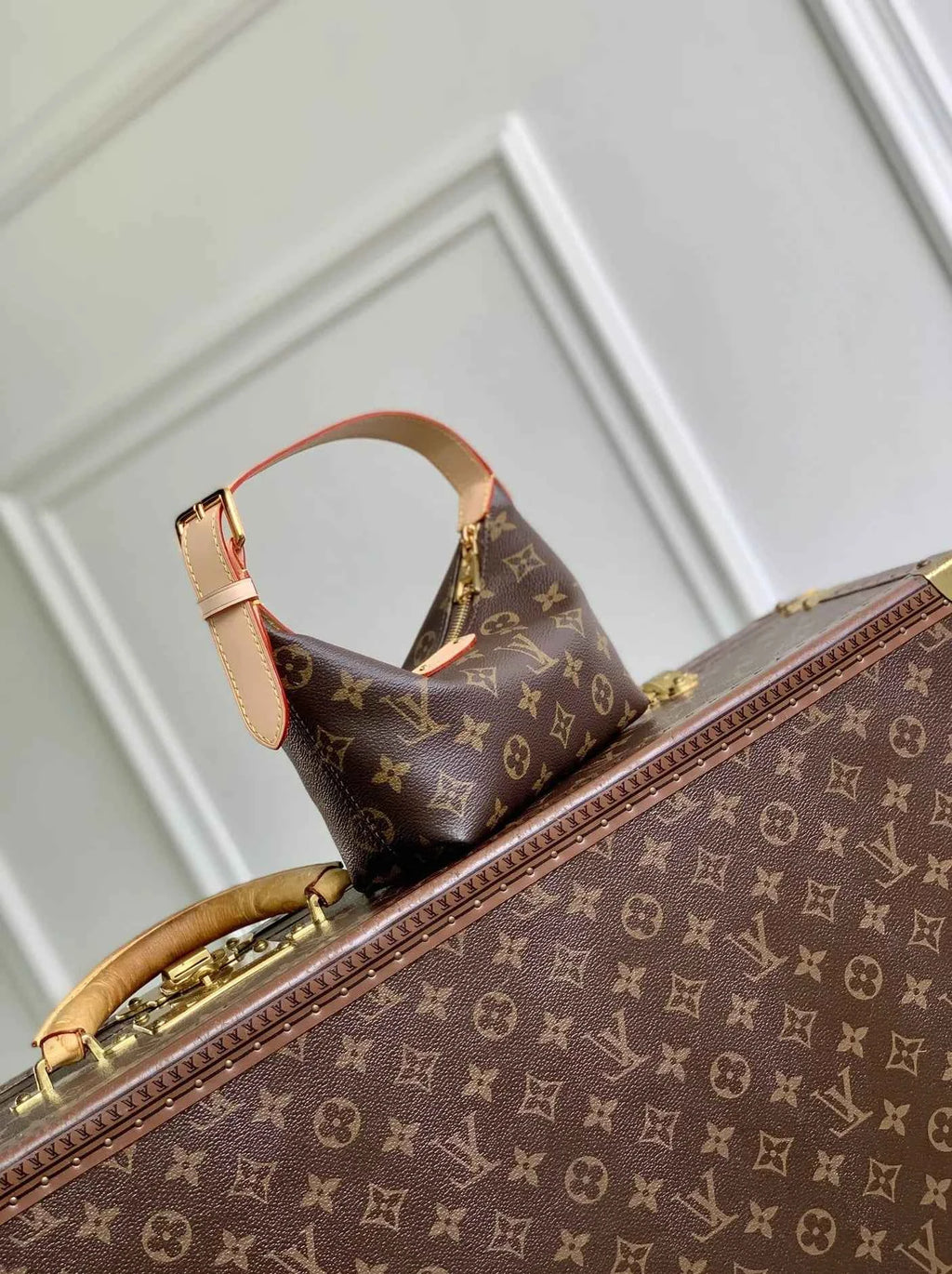 Louis Vuitton Hills Pochette Bag M27509 Monogram canvas