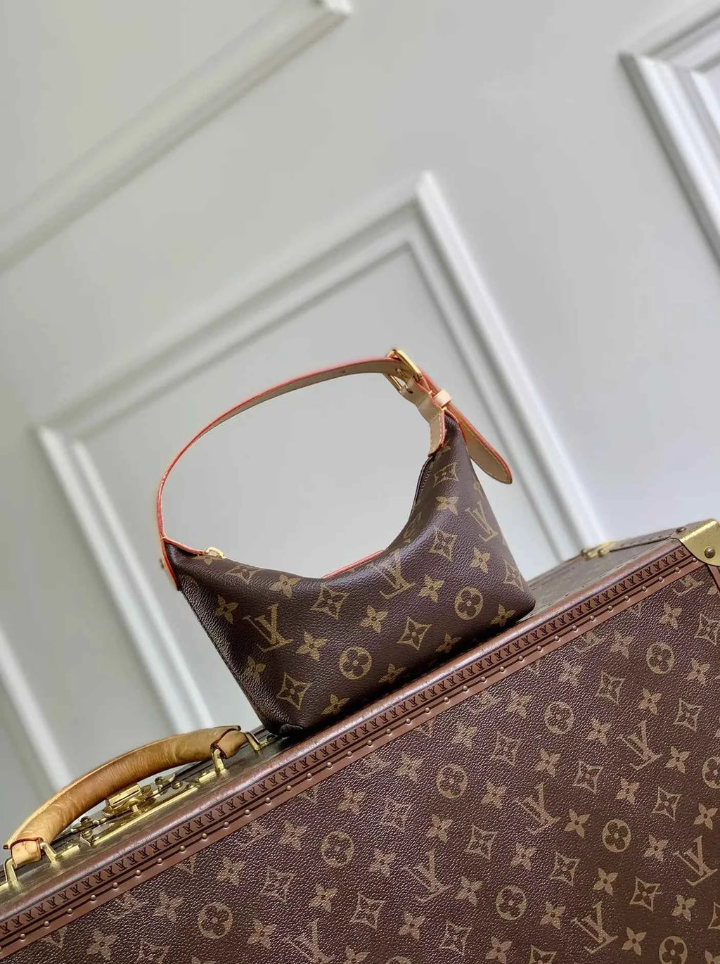 Louis Vuitton Hills Pochette Bag M27509 Monogram canvas