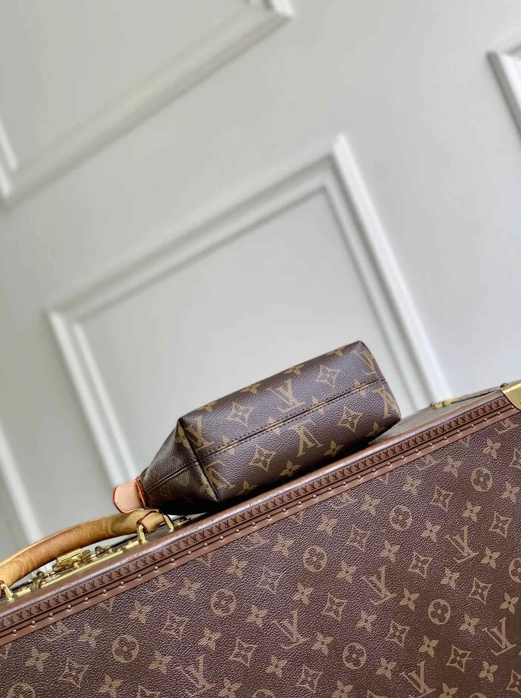 Louis Vuitton Hills Pochette Bag M27509 Monogram canvas