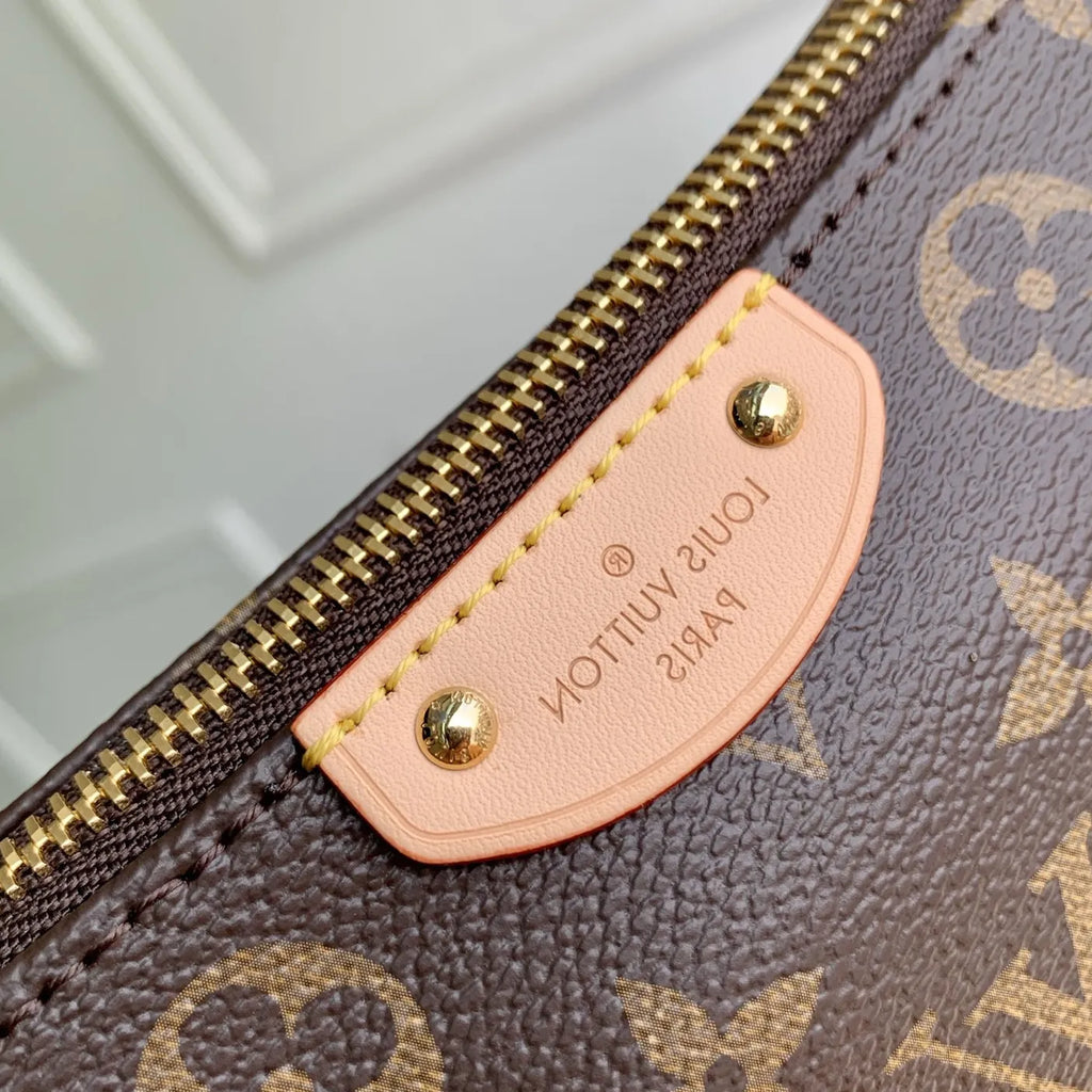 Louis Vuitton Hills Pochette Bag M27509 Monogram canvas