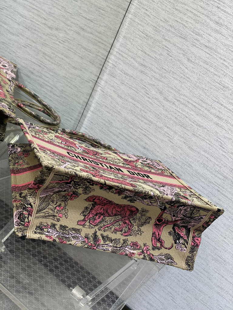 Large Dior Book Tote M1286 Raffia with Candy Pink Toile de Jouy Sauvage Embroidery