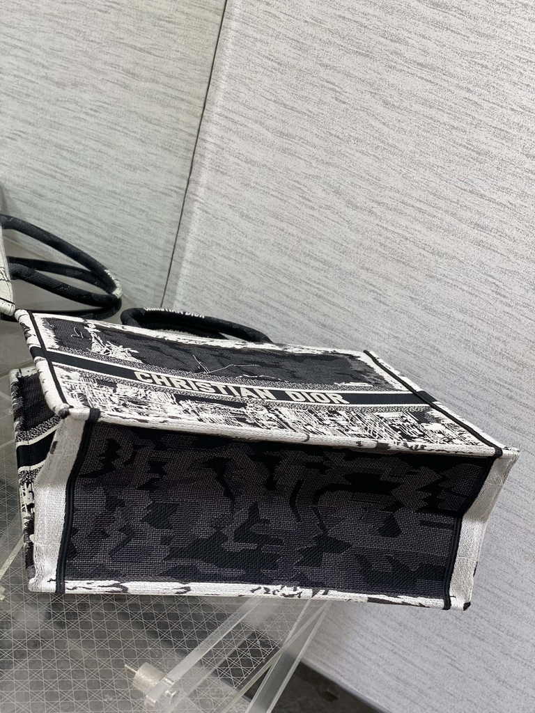 Large Dior Book Tote M1286 White and Black New York Embroidery