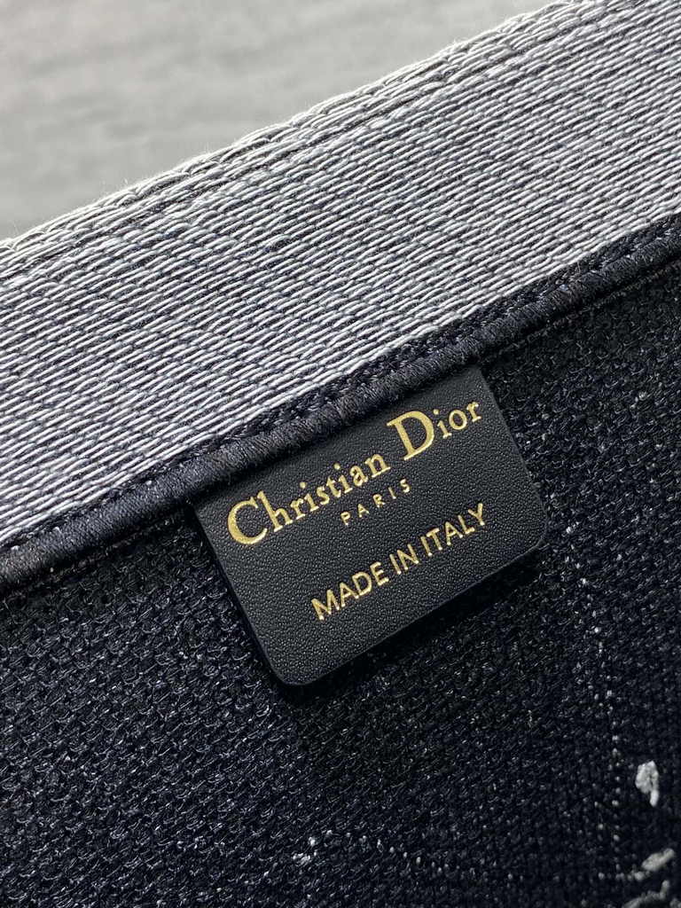 Large Dior Book Tote M1286 White and Black New York Embroidery