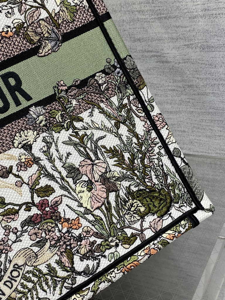 Large Dior Book Tote M1286 Ecru Multicolor Dior 4 Saisons Automne Soleil Embroidery