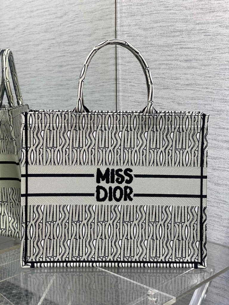 Large Dior Book Tote M1286 Beige Miss Dior Allover Embroidery