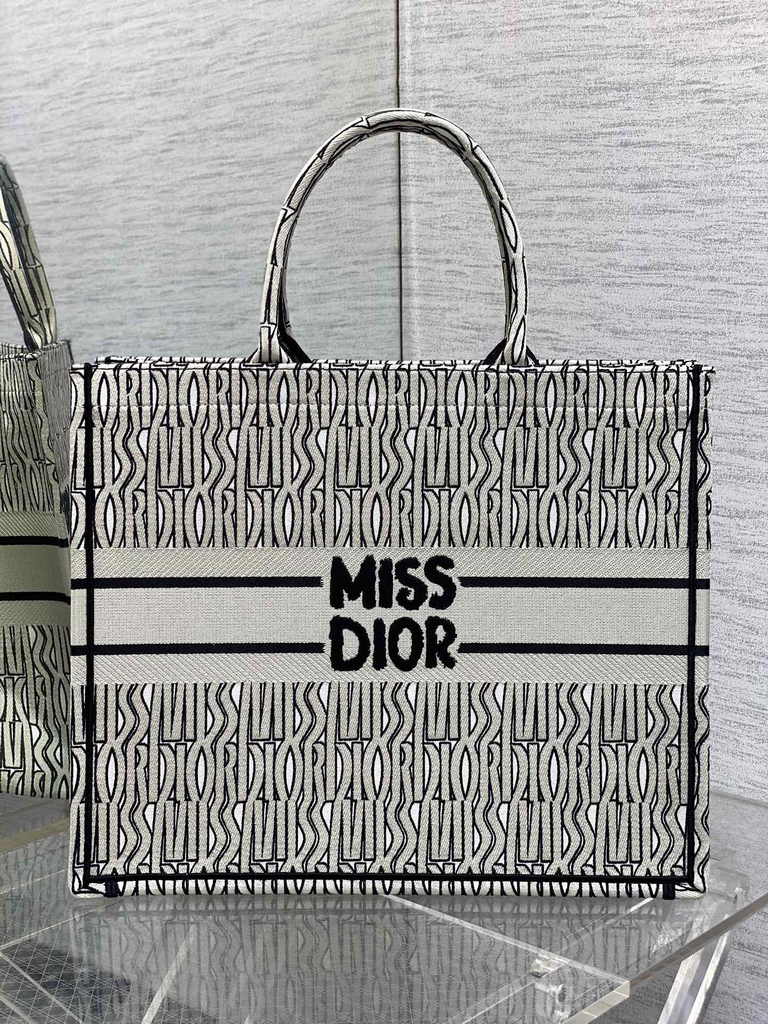 Large Dior Book Tote M1286 Beige Miss Dior Allover Embroidery