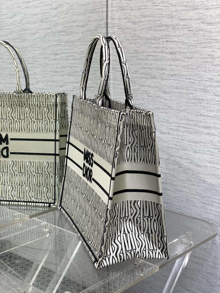 Large Dior Book Tote M1286 Beige Miss Dior Allover Embroidery