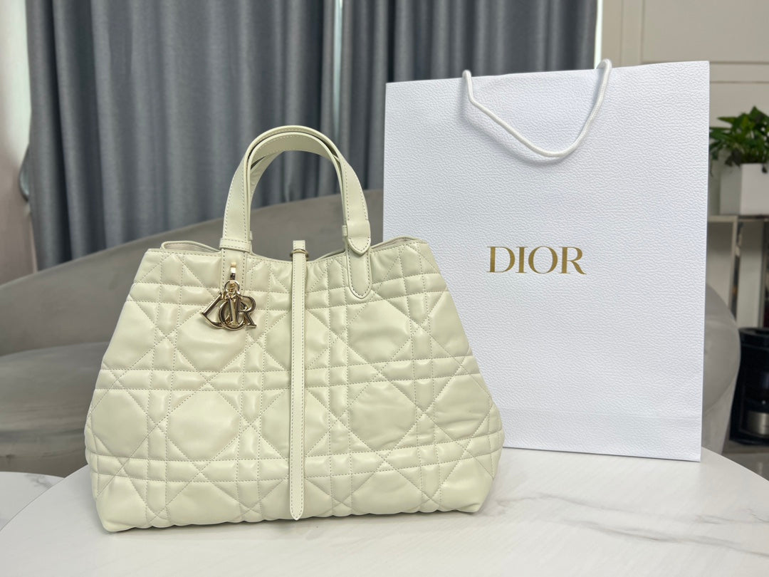 Large Dior Toujours Bag M2820 Latte Macrocannage Calfskin - Default Title - View 2