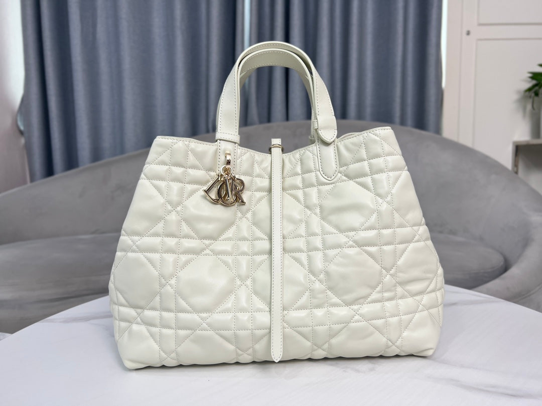Large Dior Toujours Bag M2820 Latte Macrocannage Calfskin - Default Title - View 1
