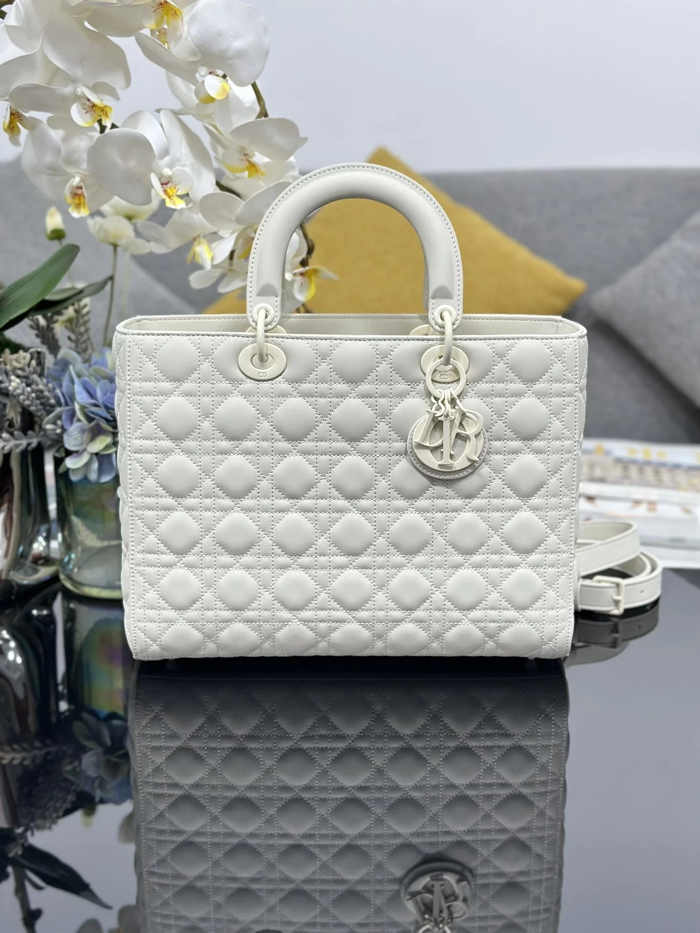 Large Lady Dior Bag M0566 Lambskin White - Default Title - View 1