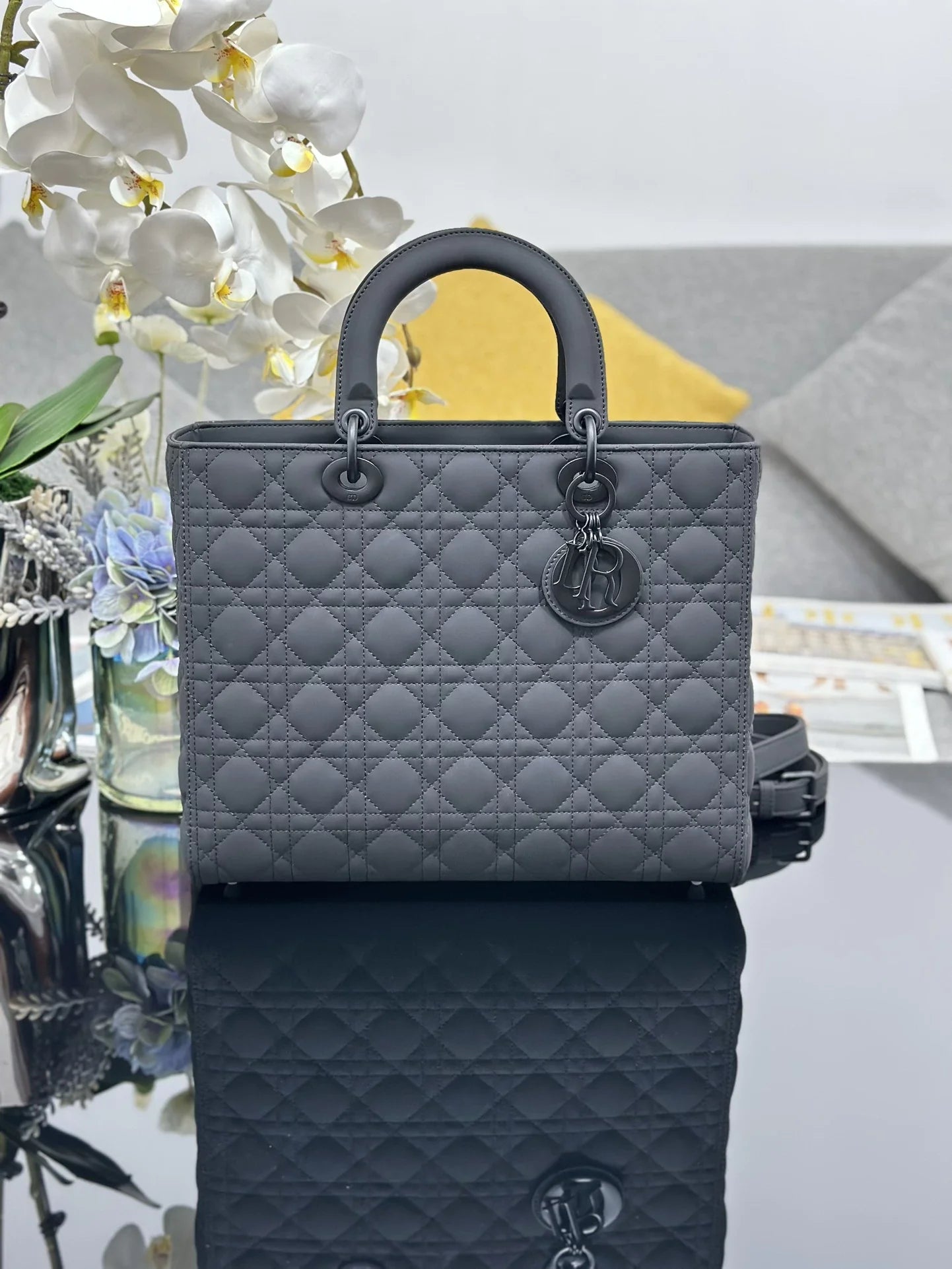 Large Lady Dior Bag M0566 Lambskin Black - Default Title - View 1