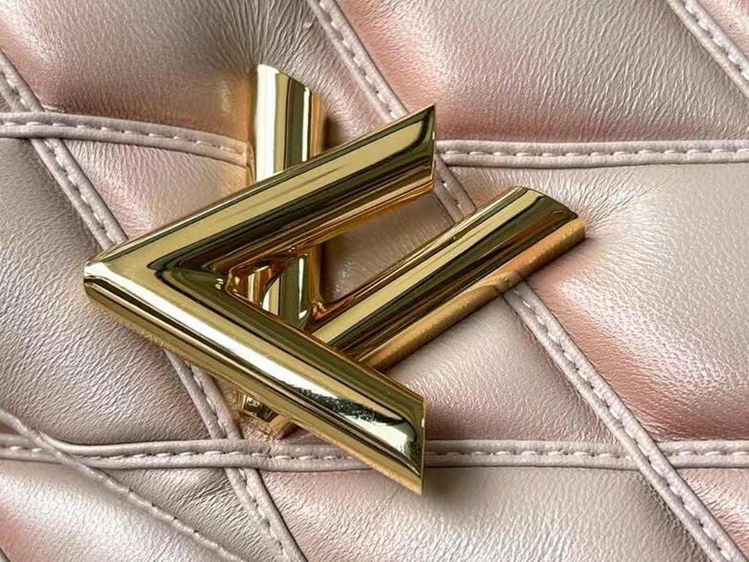 Louis Vuitton M23568 GO-14 MM Malletage Shoulder Bag Apricot Lambskin