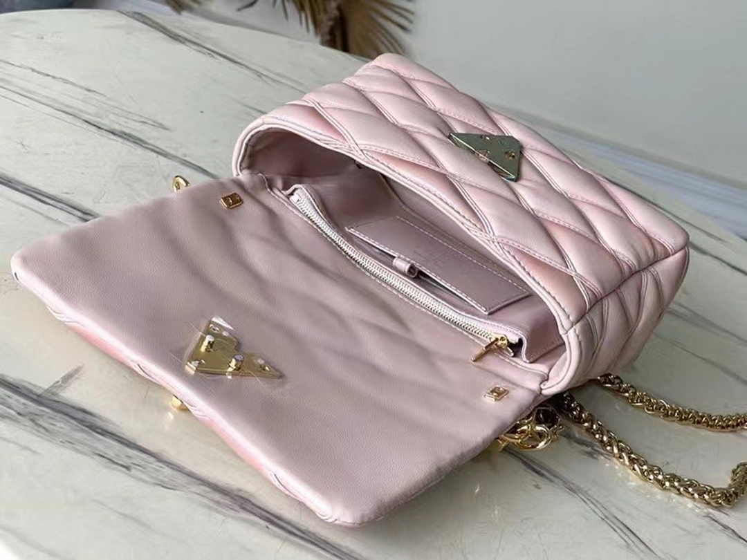 Louis Vuitton M23568 GO-14 MM Malletage Shoulder Bag Apricot Lambskin