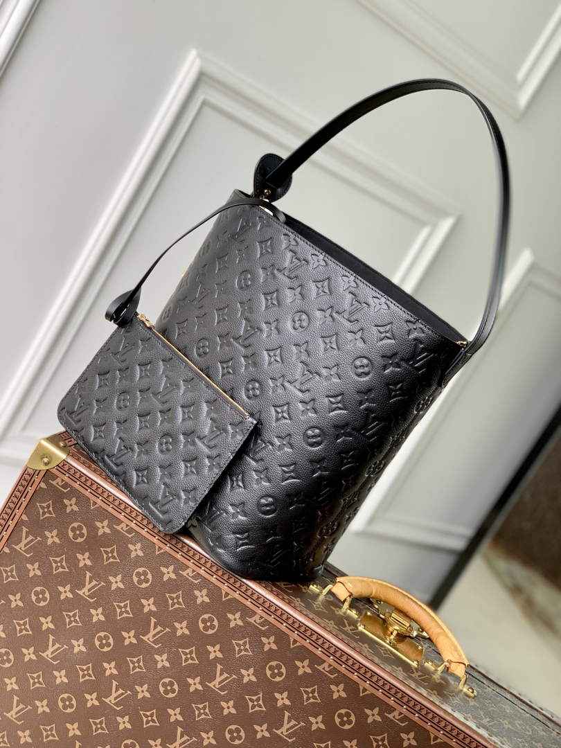 Louis Vuitton All In GM Bag M13044 Black leather