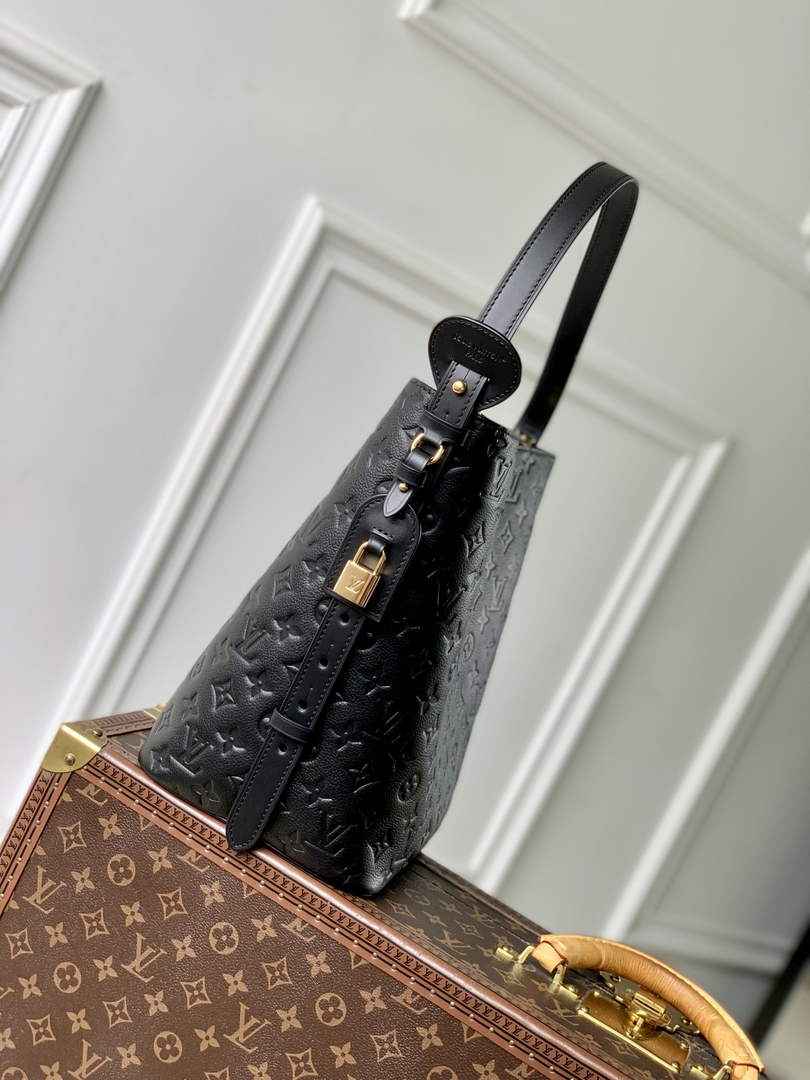 Louis Vuitton All In GM Bag M13044 Black leather
