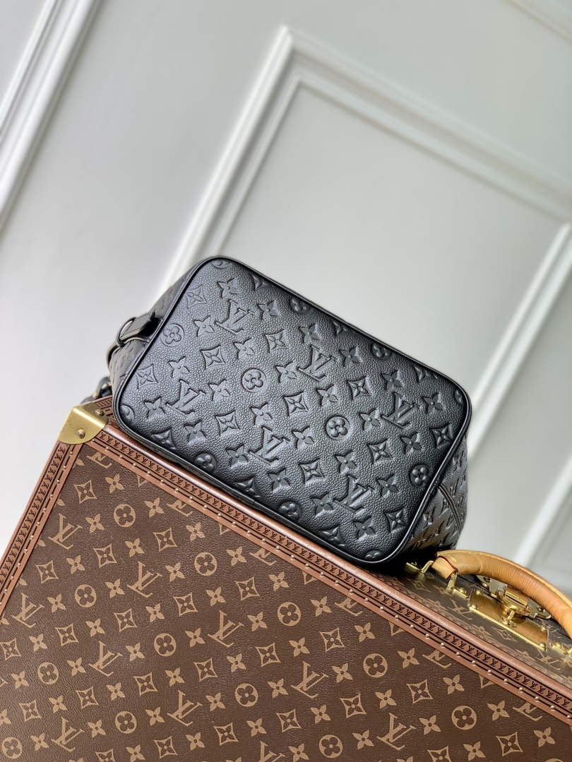 Louis Vuitton All In GM Bag M13044 Black leather
