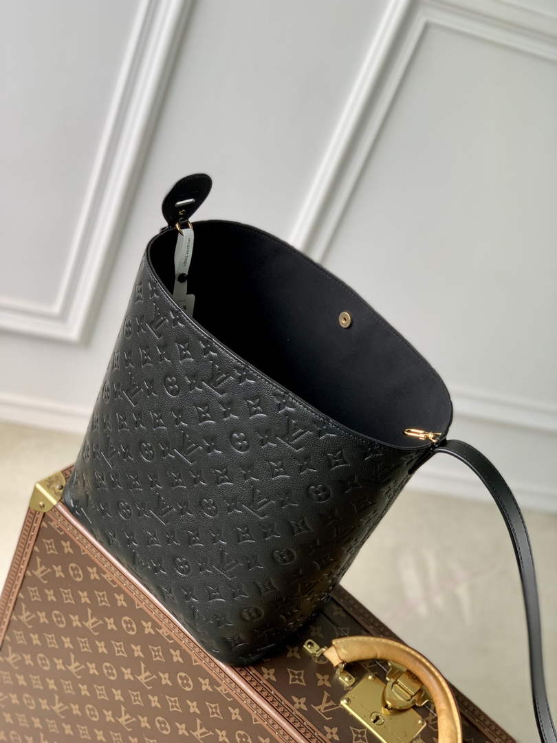 Louis Vuitton All In GM Bag M13044 Black leather
