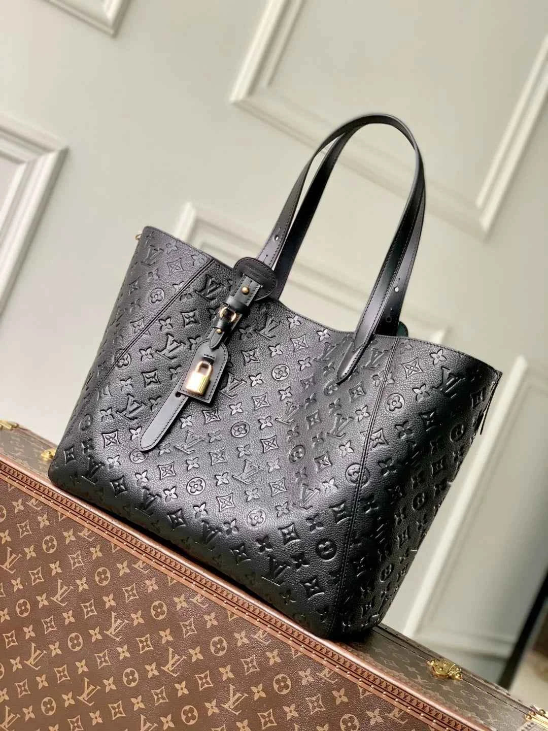 Louis Vuitton All In One MM Bag, M25860 Black Cowhide leather