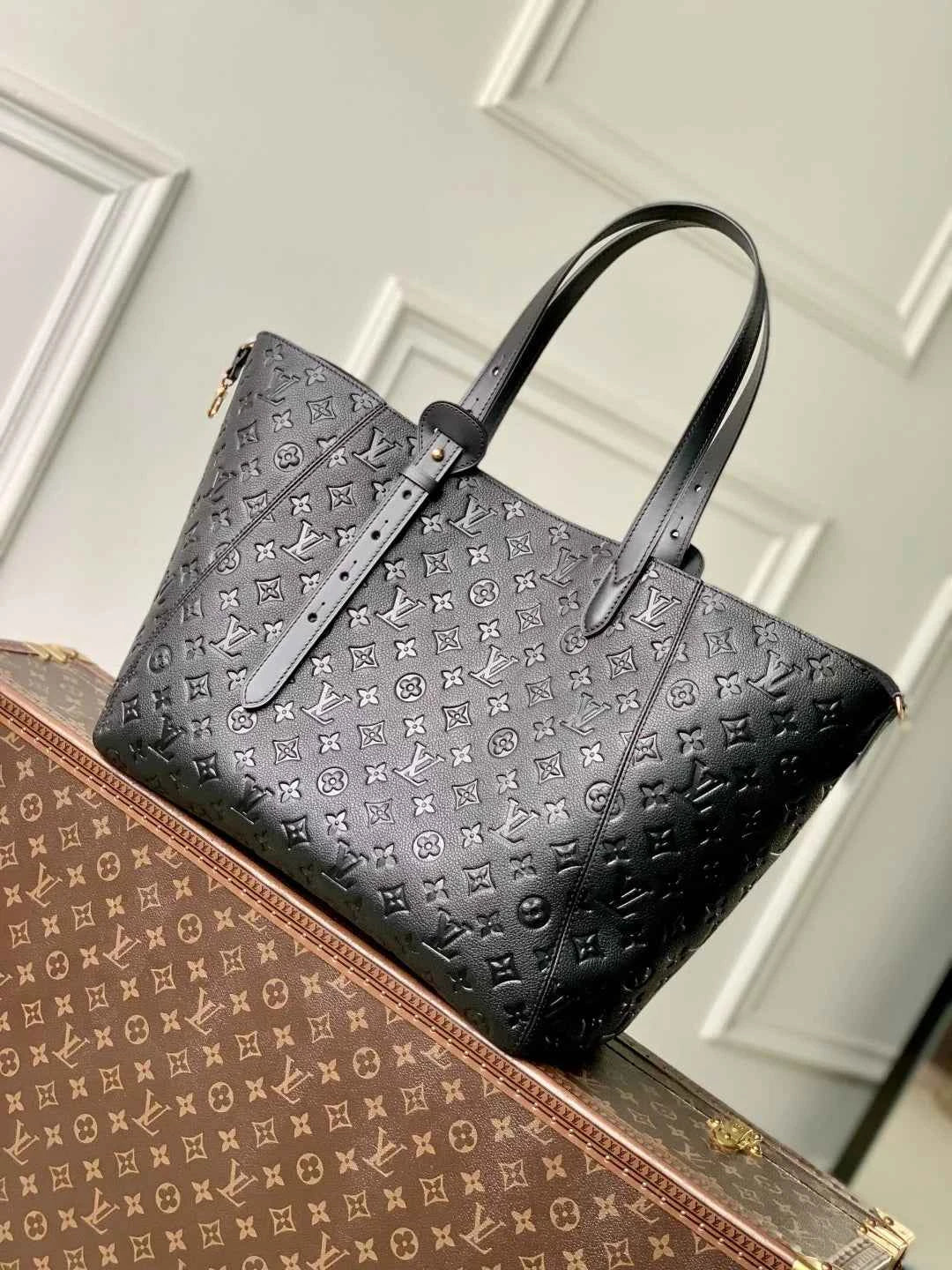 Louis Vuitton All In One MM Bag, M25860 Black Cowhide leather