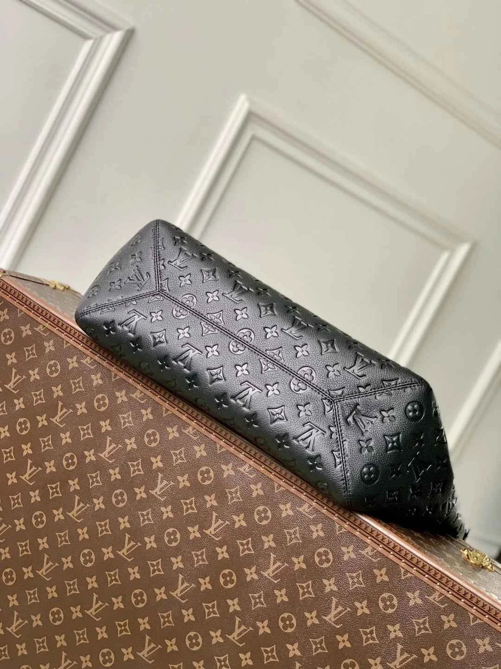 Louis Vuitton All In One MM Bag, M25860 Black Cowhide leather