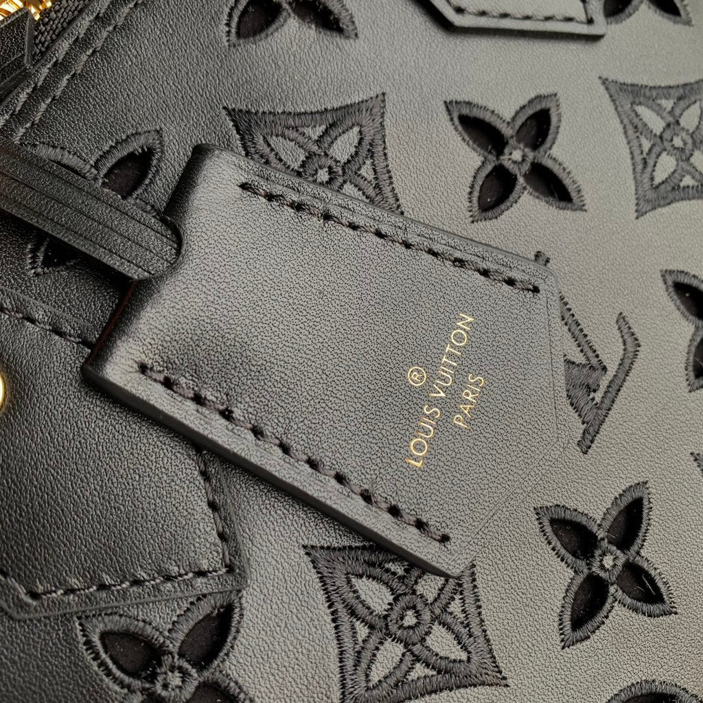 Louis Vuitton Alma BB Bag M22878 Black Calfskin