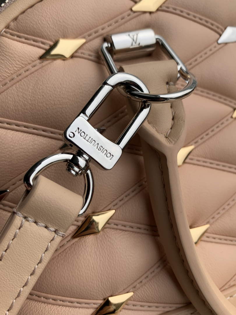 Louis Vuitton Alma BB M24153 Beige Lamb leather Gold Hardware
