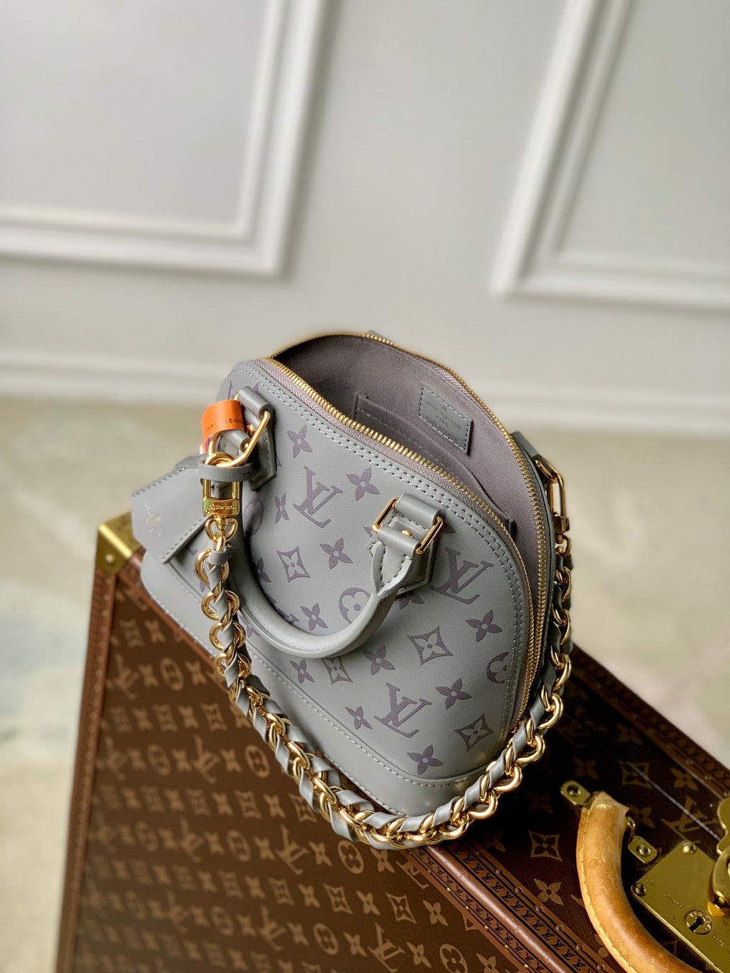 Louis Vuitton Alma BB M12561 Gray Calfskin leather Gold Hardware