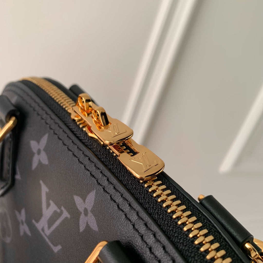 Louis Vuitton Alma BB M12561 Black Calfskin leather Gold Hardware