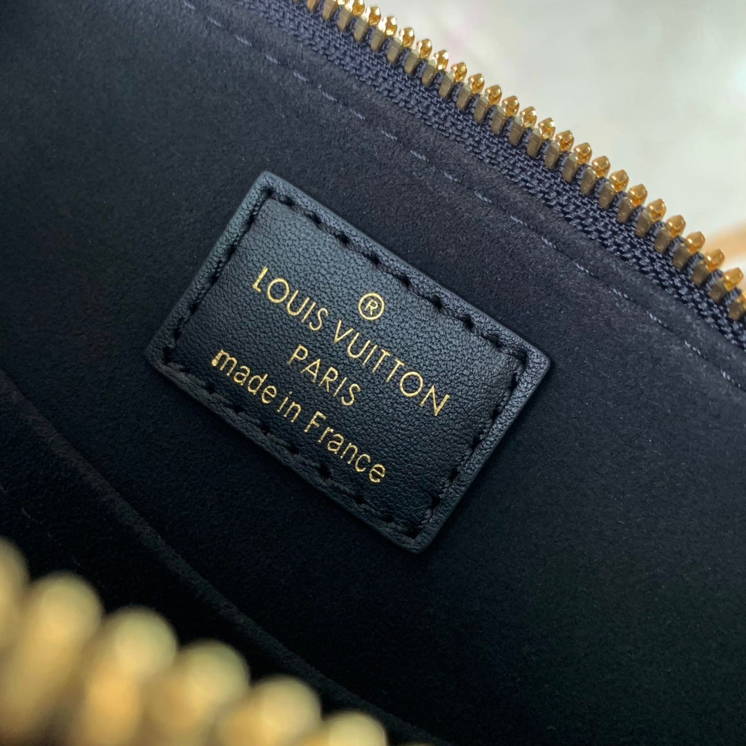 Louis Vuitton Alma BB M12561 Black Calfskin leather Gold Hardware