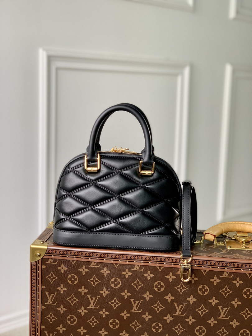Louis Vuitton Alma BB M23666 Black Lamb leather Gold Hardware