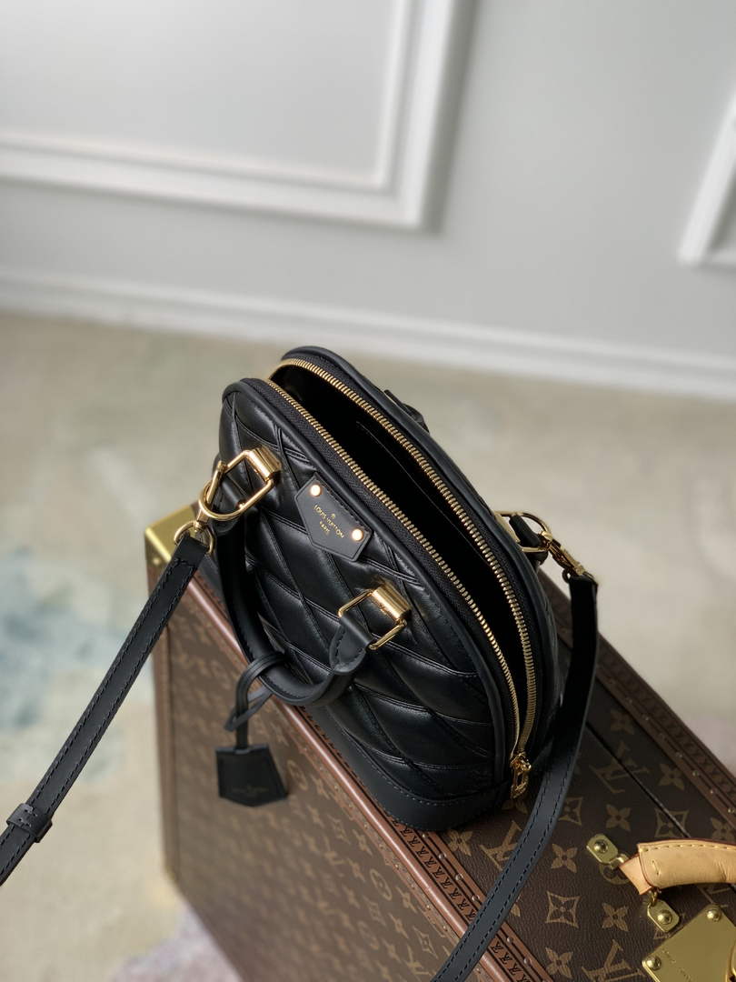 Louis Vuitton Alma BB M23666 Black Lamb leather Gold Hardware