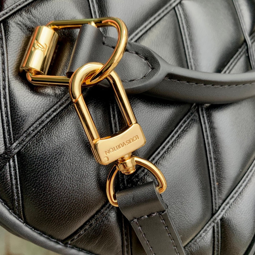 Louis Vuitton Alma BB M23666 Black Lamb leather Gold Hardware