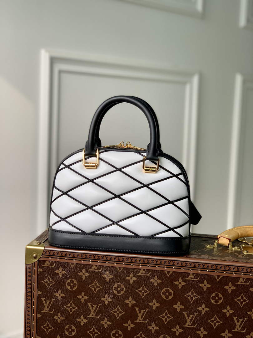 Louis Vuitton Alma BB M23666 White Lamb leather Gold Hardware