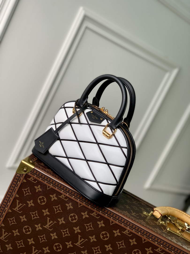 Louis Vuitton Alma BB M23666 White Lamb leather Gold Hardware