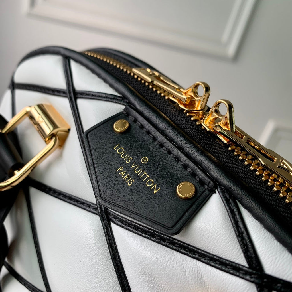 Louis Vuitton Alma BB M23666 White Lamb leather Gold Hardware
