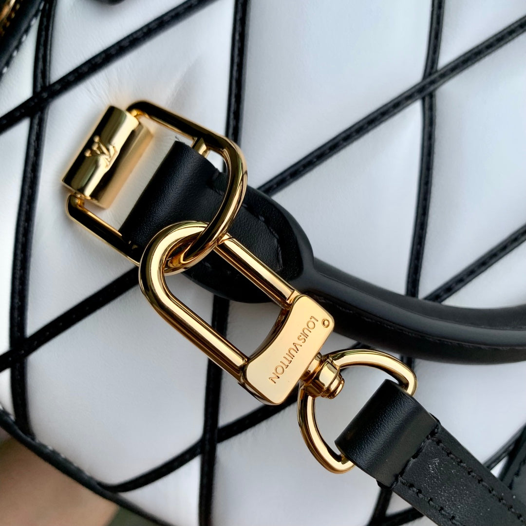 Louis Vuitton Alma BB M23666 White Lamb leather Gold Hardware