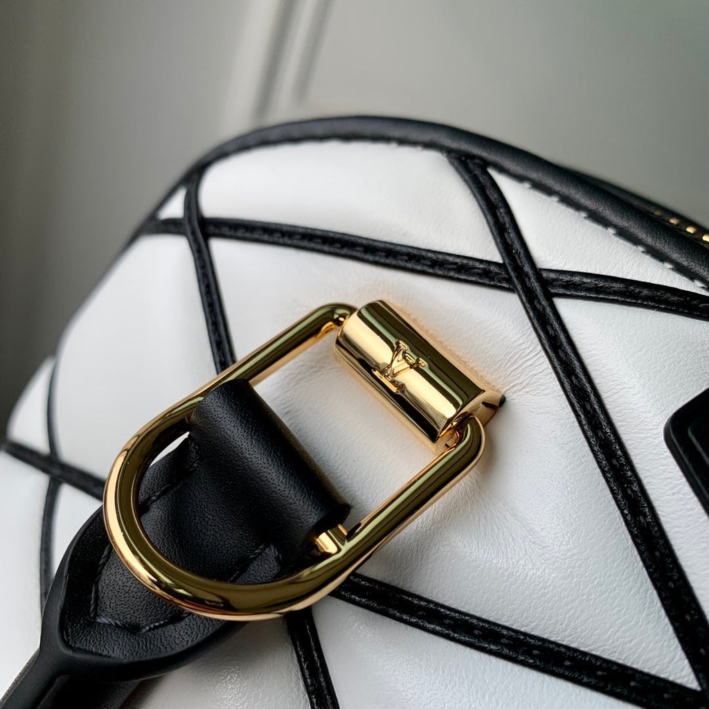 Louis Vuitton Alma BB M23666 White Lamb leather Gold Hardware