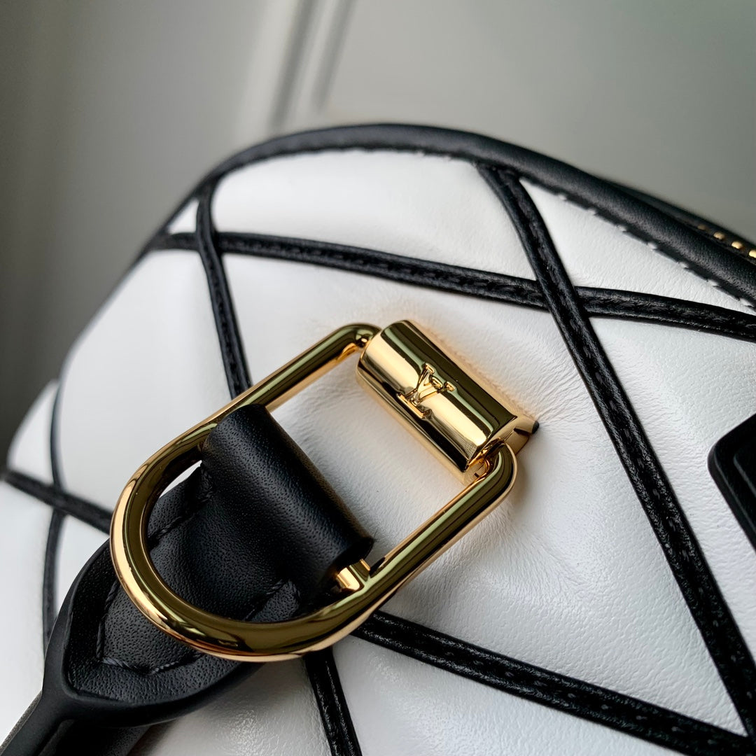 Louis Vuitton Alma BB M23666 White Lamb leather Gold Hardware