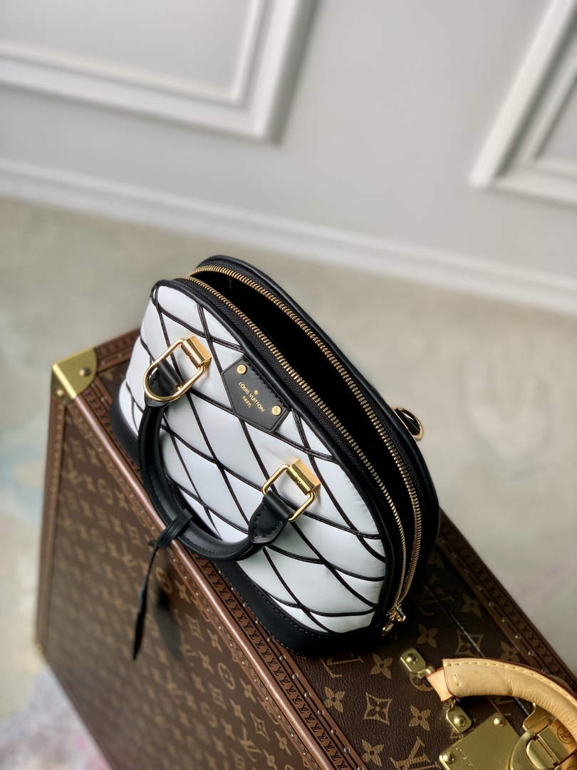 Louis Vuitton Alma BB M23666 White Lamb leather Gold Hardware