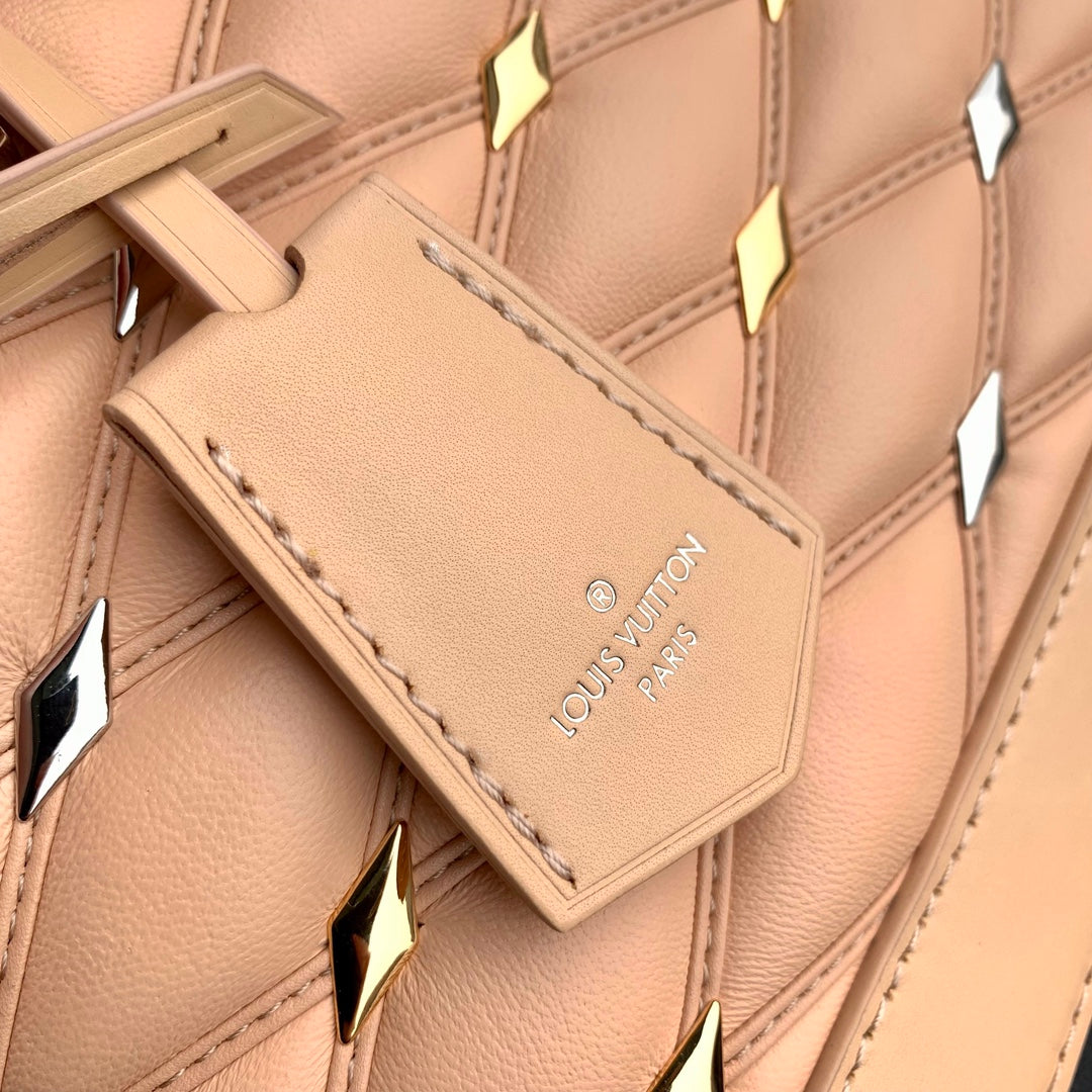 Louis Vuitton Alma BB M24153 Beige Lamb leather Gold Hardware