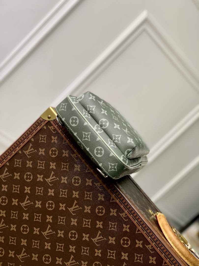 Louis Vuitton Avenue Slingbag M11702 Khaki Green Monogram canvas