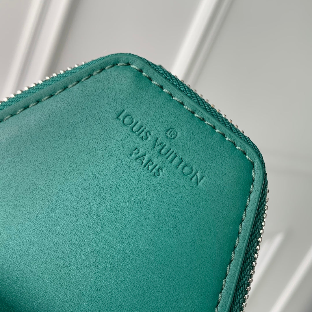 Louis Vuitton Avenue Slingbag M12734 Borneo Green Monogram canvas