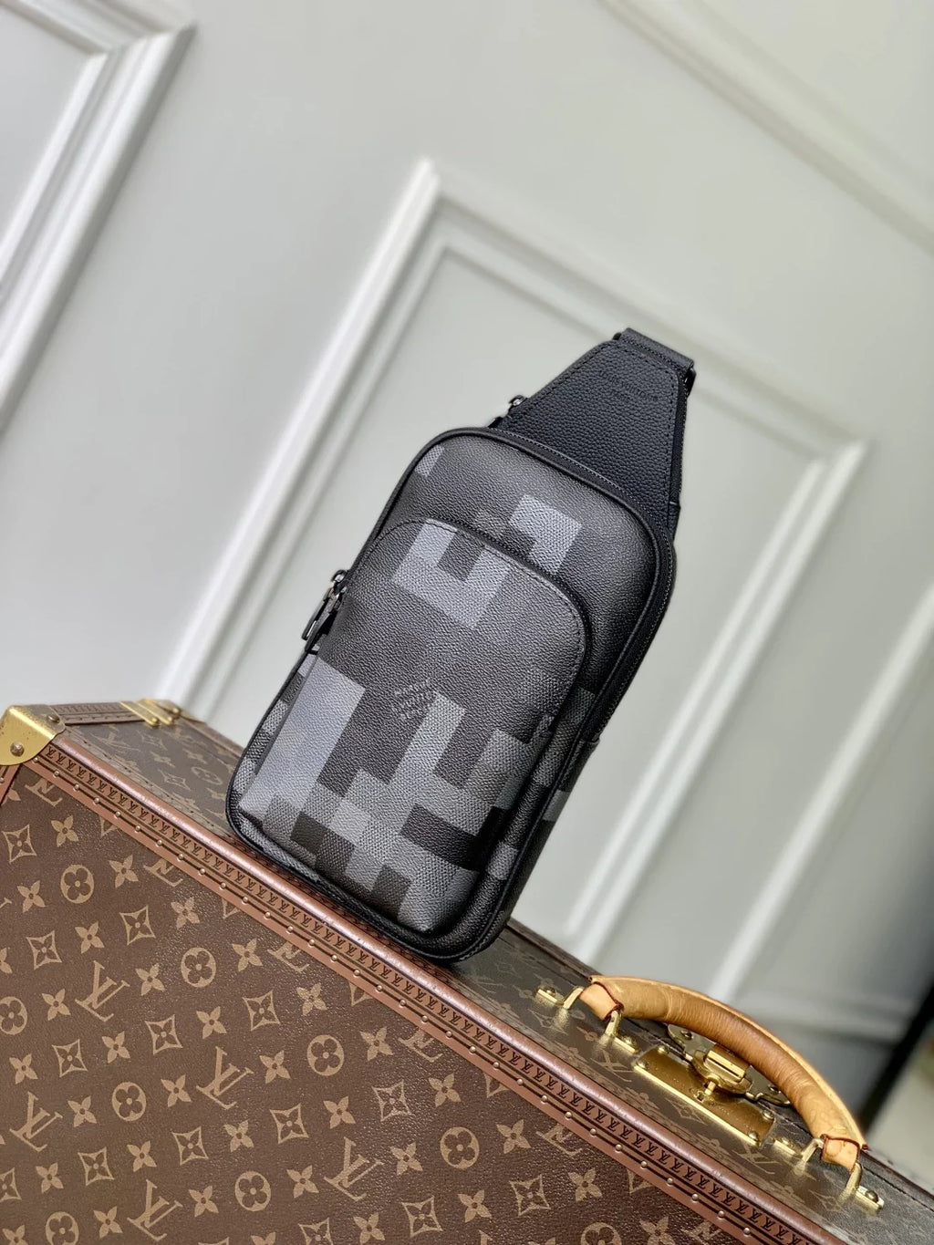 Louis Vuitton Avenue Slingbag PM M14953 Black - Default Title - View 1