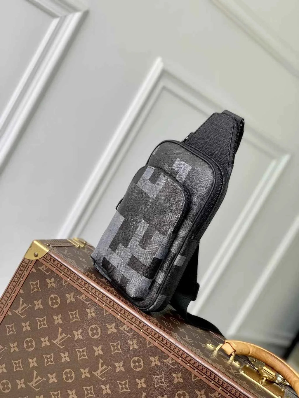 Louis Vuitton Avenue Slingbag PM M14953 Black